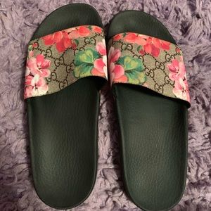 AUTHENTIC Womans Gucci Slides